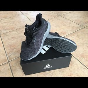 NEW Adidas Alphabounce 7.5 - 7 1/2